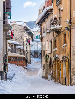 Die schöne Scanno im Schnee im Winter abgedeckt. Abruzzen in Italien. Stockfoto