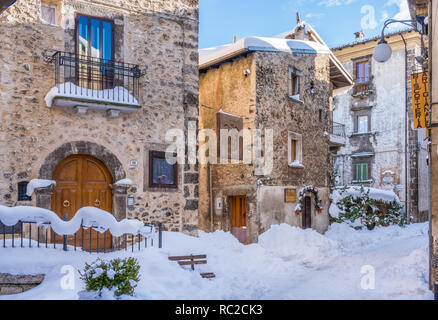 Die schöne Scanno im Schnee im Winter abgedeckt. Abruzzen in Italien. Stockfoto