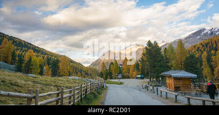 Dolomiten, Herbst Landschaft im Martelltal in Südtirol im Nationalpark Stilfser Joch, Alpen, in Norditalien, in Europa. Schönheit von Stockfoto