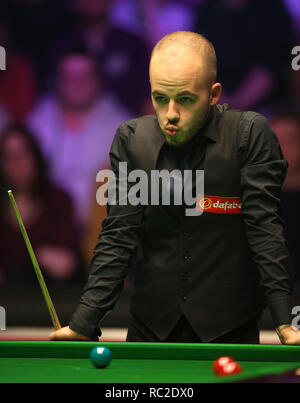 Luca Brecel während des Tages eine der 2019 Dafabet Meister im Alexandra Palace, London. Stockfoto