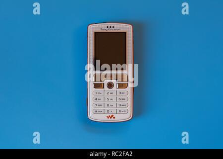 Sony Ericsson W800 Der erste WALKMAN® Mobiltelefon Stockfoto