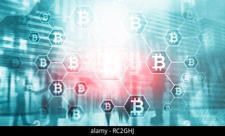 Geschäftsmann in blockchain cryptocurrency Konzept. Mixed Media. Stockfoto