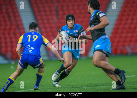 13. Januar 2019, Keepmoat Stadion, Doncaster, England; Betfred Rugby League Testspiel, Kyle Keswick testimonial, Doncaster RLFC vs Leeds Rhinos; Ashton Golding von Leeds Rhinos mit der Kugel Credit: Craig Milner/News Bilder Stockfoto