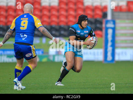 13. Januar 2019, Keepmoat Stadion, Doncaster, England; Betfred Rugby League Testspiel, Kyle Keswick testimonial, Doncaster RLFC vs Leeds Rhinos; Ashton Golding von Leeds Rhinos mit der Kugel Credit: Craig Milner/News Bilder Stockfoto