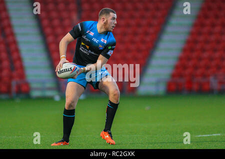 13. Januar 2019, Keepmoat Stadion, Doncaster, England; Betfred Rugby League Testspiel, Kyle Keswick testimonial, Doncaster RLFC vs Leeds Rhinos; Cameron Smith von Leeds Rhinos mit der Kugel Credit: Craig Milner/News Bilder Stockfoto