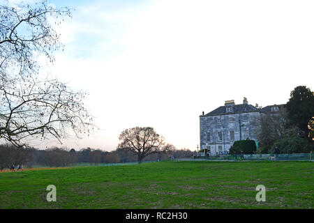 Am späten Nachmittag winter Szene des Beckenham Place Manor, Januar 2018. Der Park wird umfassend saniert - das Georgian Mansion zu werden Stockfoto