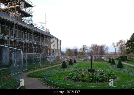 Die Sanierung der Häuser und Gärten in Beckenham Place Park, South East London, Januar 2018. Das Cafe wird in einem Ferienhaus verlegt werden. Stockfoto