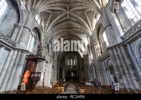 Bordeaux, Frankreich - 27 September, 2018: Die innere Architektur der Kathedrale Saint Andre in Bordeaux, Frankreich Stockfoto