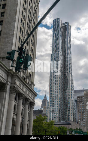 New York City, USA, - Juli 30, 2013: Beekman Tower, auch als 8 Fichte St. oder New York von Gehry in New York bekannt Stockfoto