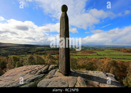 Herbst Blick über Admiral Nelsons Monument, Birchen Kante, Nationalpark Peak District, Derbyshire, England, Großbritannien Stockfoto