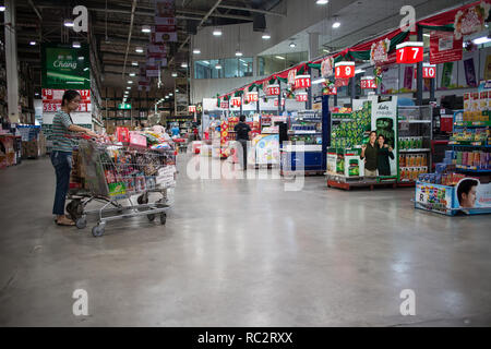 Chiangmai, Thailand - 13. Januar 2019: Makro SB-Warenhaus Chiang Mai. Lage auf der Straße Chiang Mai Lampang Straße ca. 3 km vom Stadtzentrum. Stockfoto