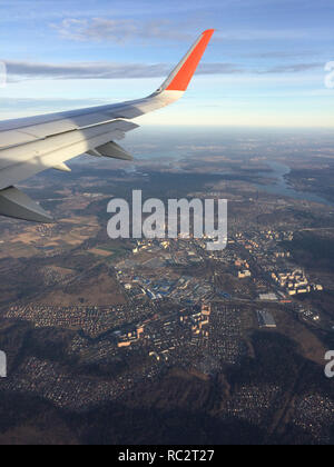 Stadt Lobnya in der Nähe von Moskau, Russland. Luftaufnahme im Bild von den Airbus A321. Stockfoto