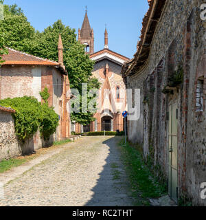 Außen an der Abtei von Sant'Antonio di Ranverso, mittelalterliche Monument, das sich in der Valle di Susa, Turin, Piemont, Italien Stockfoto