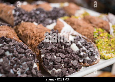 Fach der Sizilianischen Cannoli Stockfoto