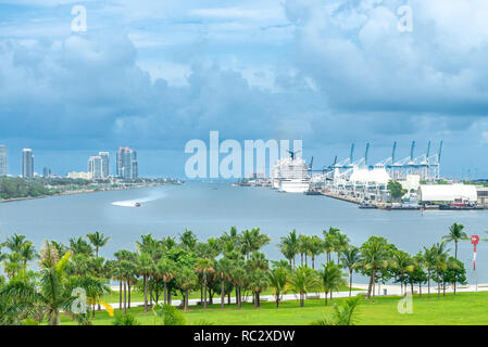 Miami, USA - 10.Juni 2018: Skyline von Miami City vom Museum Park Stockfoto