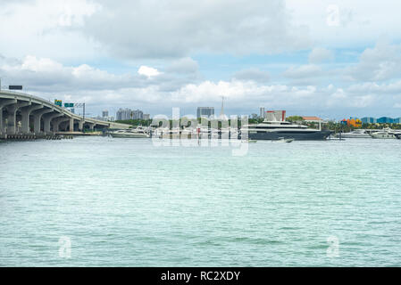 Miami, USA - May 10, 2018: Blick auf Miami City vom Museum Park Stockfoto