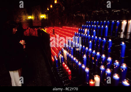 Spanien - Bagés (Bezirk) - Katalonien - Barcelona. Bages: Montserrat, Zona de colocación de cirios Stockfoto