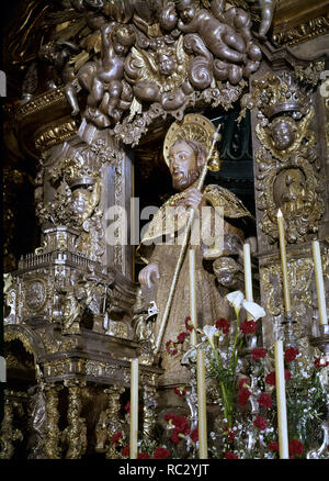 ALTAR BÜRGERMEISTER - SEDENTE ESTATUA DEL APOSTOL SANTIAGO - SIGLO XVII. Lage: CATEDRAL - Interieur. SANTIAGO DE COMPOSTELA. Coruña. Spanien. Stockfoto