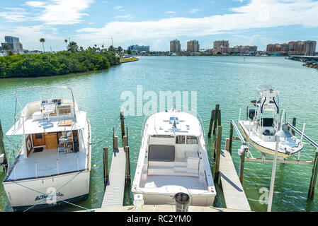 Clearwater, USA - May 15, 2018: Boote im Yachthafen in Clearwater, Florida verankert Stockfoto