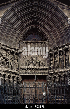 Gotische Kunst Kirche St. Bartholomäus. Ende des 13. Jahrhunderts und Anfang des 14. Jahrhunderts. Sculpted Portikus. Logron o. La Rioja. Spanien. Stockfoto