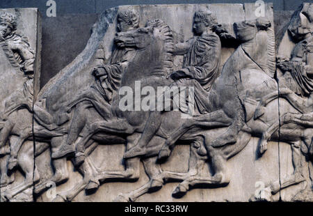 FRISO DEL PARTENON - JINETES DE LA PROCESION DE LAS PANATENEAS - SIGLO V AC. Autor: PHIDIAS. Ort: British Museum. LONDON. ENGLAND. Stockfoto