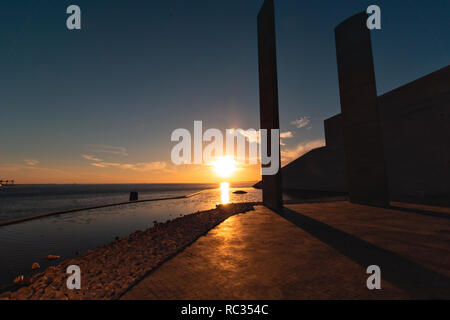 Schönen Sonnenuntergang auf der Champalimaud Stiftung, Lissabon, Portugal Stockfoto