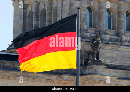 Die deutsche Fahne, Berlin (nur fuer redaktionelle Verwendung. Keine Werbung. Referenzdatenbank: http://www.360-berlin.de. © Jens Knappe. Bildquellennachw Stockfoto