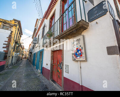 Lackierte Türen entlang der Rue De Santa Maria, Funchal, Madeira Stockfoto