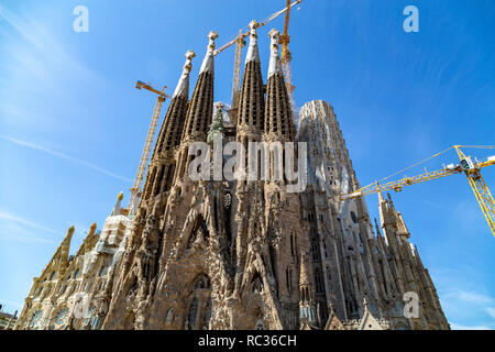 La Sagrada Familia Kirche Vorderansicht, entworfen von Antoni Gaudi, UNESCO, Barcelona, Katalonien (Catalunya), Spanien Stockfoto