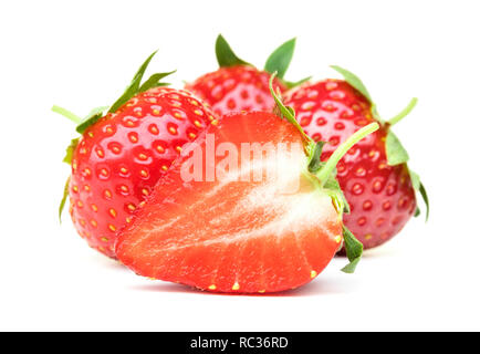 Frische reife Erdbeere Früchte auf weißem Hintergrund Stockfoto
