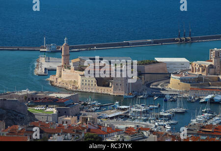 Panoramische Luftaufnahme am alten Hafen in Marseille, Frankreich Stockfoto