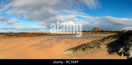 Einen herrlichen Sommer Aussicht auf North Berwick, East Lothian, Schottland, Vereinigtes Königreich Stockfoto