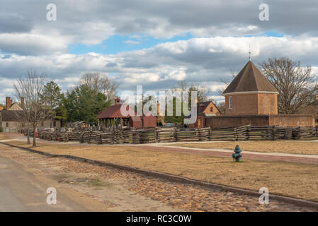 Williamsburg, VA, USA --Januar 9, 2019. Foto der Zeitschrift Gebäude in Colonial Williamsburg, VA, wo Waffen und Munition gelagert wurden. Stockfoto