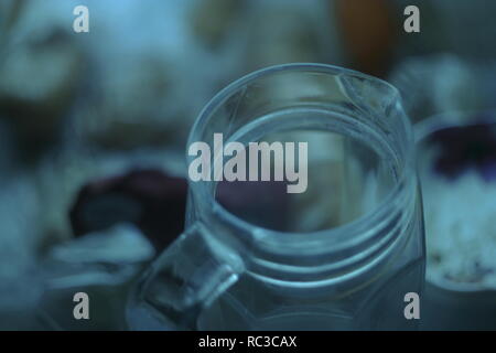 Low light Shot von Glas Glas selektiven Fokus Stockfoto