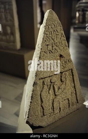 Pyramidale Grabstele. 5. Jahrhundert vor Christus. Kalkstein. Von Sinope (Sinop). Archaische Periode. Archäologisches Museum. Istanbul. Turkei. Stockfoto