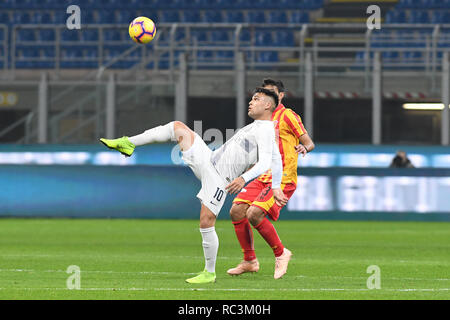 Foto Claudio Grassi/LaPresse 13 Maggio 2005 2019 Milano, Italia sport calcio Inter vs Benevento - Coppa Italia 2018/2019 Ottavi di Finale - Stadio Giuseppe Meazza. Nella Foto: Lautaro Martinez (Nr. 10 Inter) Foto Claudio Grassi/LaPresse Januar 13, 2019 Mailand, Italien Sport Fussball FC Internazionale Mailand Benevento Calcio - Italienische Fußball-Cup Coppa Italia 2018/2019 Runde 16 - Giuseppe Meazza Stadion vs. In der Pic: Lautaro Martinez (Nr. 10 Inter) Stockfoto