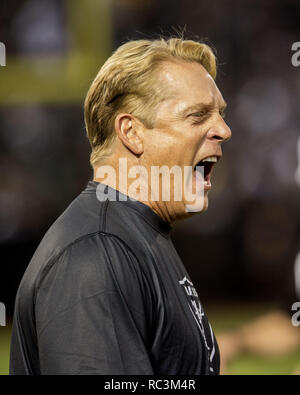 Oakland, Kalifornien, USA. 14 Aug, 2015. Oakland Raiders Head Coach Jack Del Rio unglücklich über spielen Anruf am Freitag, August 14, 2015 in Oakland, Kalifornien. Die Räuber besiegt die Rams 18-3 in einem preseason Spiel. Credit: Al Golub/ZUMA Draht/Alamy leben Nachrichten Stockfoto