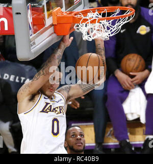 Los Angeles, Kalifornien, USA. 13 Jan, 2019. Los Angeles Lakers" Kyle Kuzma (0) dunks während eines NBA Basketball Spiel zwischen den Los Angeles Lakers und Cleveland Kavaliere Sonntag, Januar 13, 2019, in Los Angeles. Credit: Ringo Chiu/ZUMA Draht/Alamy leben Nachrichten Stockfoto