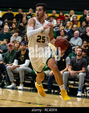 Jan 12 2019 San Francisco, CA USA San Francisco Schutz Jordanien Ratinho (25) Laufwerke mit dem Korb beim Basketballspiel der NCAA Men zwischen den Gonzaga Bulldogs und die San Francisco Dons 83-96 am Kriegerdenkmal Gymnasium San Francisco, Calif. Thurman James/CSM verloren Stockfoto