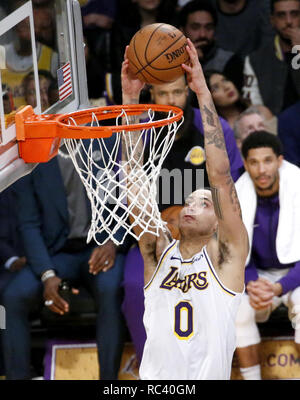 Los Angeles, Kalifornien, USA. 13 Jan, 2019. Los Angeles Lakers" Kyle Kuzma (0) dunks während eines NBA Basketball Spiel zwischen den Los Angeles Lakers und Cleveland Kavaliere Sonntag, Januar 13, 2019, in Los Angeles. Credit: Ringo Chiu/ZUMA Draht/Alamy leben Nachrichten Stockfoto