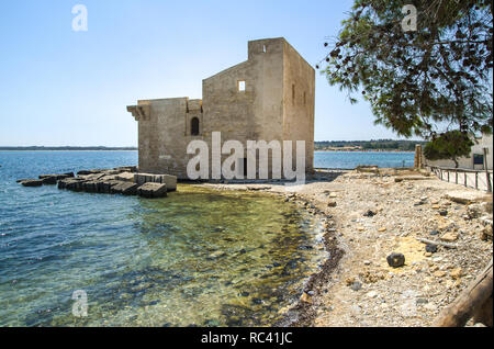 Alte verlassene Tonnara (Thunfisch Factory) im Naturschutzgebiet von Vendicari, in der Nähe von Noto und Marzamemi, Provinz von Syrakus, Sizilien, Italien Stockfoto