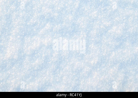 In der Nähe von frischem Schnee an einem sonnigen Tag, gut als Winter Hintergrund oder Textur. Stockfoto