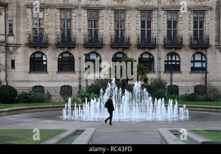 Sheffields Peace Gardens im Rathaus Stockfoto