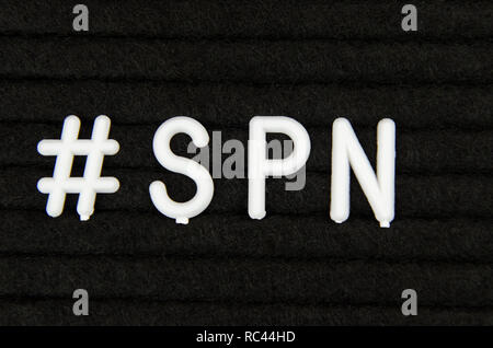 Sprache Zeichen auf schwarzem Hintergrund lernen Stockfoto