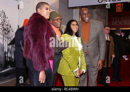 Broadway öffnung Nacht für eine Spottdrossel am Shubert Theater - Ankünfte Töten. Mit: EJ Johnson, Samuel L. Jackson, Cookie Johnson, Earvin Magic Johnson Wo: New York, New York, United States Wenn: 13 Dez 2018 Credit: Joseph Marzullo/WENN.com Stockfoto