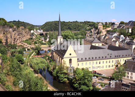 Luftaufnahme auf Gemeinde und Stadt Larochette, Kanton Mersch, Kirche von St Jean du Grund und Abtei de Neumünster, der Stadt Luxemburg, Europa Stockfoto