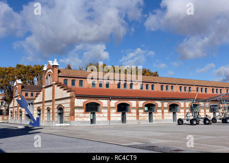 Matadero Madrid Pavillons - Kulturzentrum, industrielle Architektur im Stadtteil Arganzuela Stockfoto