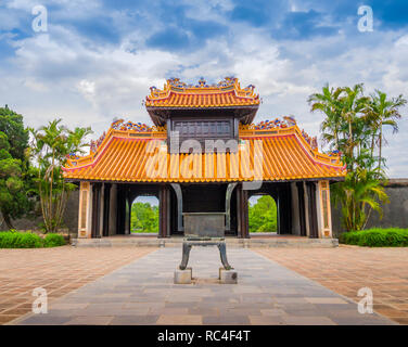 Khiem Cung Tor, der Haupteingang Hoa Khiem Palace in Tu Duc königliche Grab, Hue, Vietnam Stockfoto