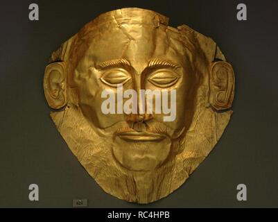 Mykenische kunst Griechenland. Grabkunst Maske des Agamemnon in Goldfolie Prägung. Von Heinrich Schliemann im Jahre 1876 im Grab V, Kreis A bei Mykene entdeckt. Im Jahr 1550 v. Chr. datiert. Nationalen Archäologischen Museum. Athen. Stockfoto