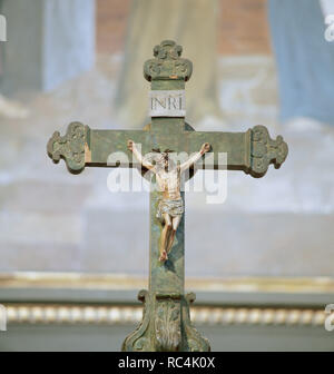 Spanien. Katalonien. Montblanc. Das Kloster und Wallfahrtskirche de la Serra. 1295 von Irene Lascaris gegründet. Das grüne Kreuz. Detail. 13. Jahrhundert. Stockfoto